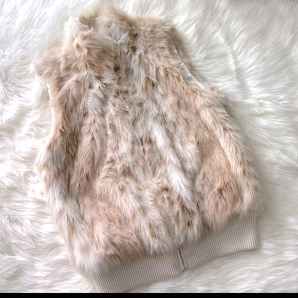 ColdWater Creek Faux Fur Vest - Picture 1 of 6
